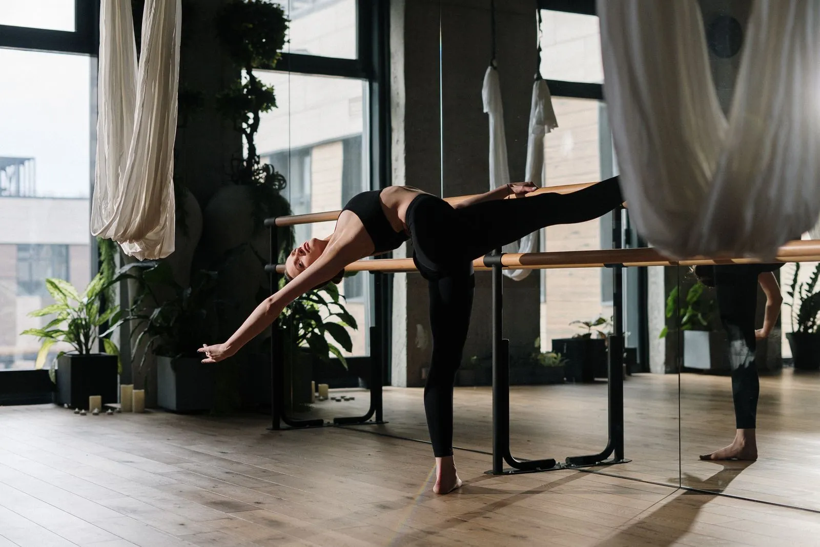 Barre vs. Pilates: How the Classes Differ
